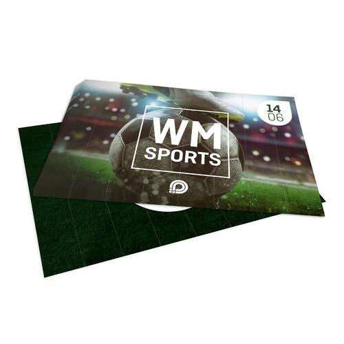 Fanklatsche aus Papier, rechteckig und gefaltet.