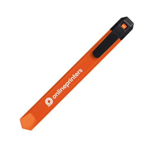 Orange kartongkniv i plast med bladskydd.