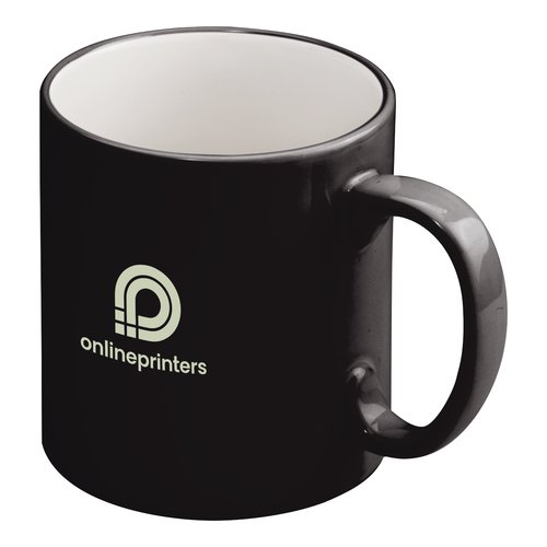 Svart keramisk mugg med handtag.