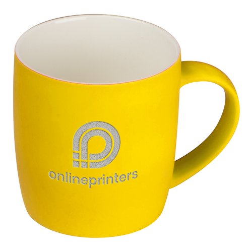 Gul keramisk mugg med handtag.