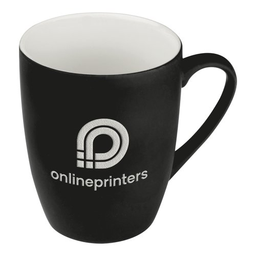 Svart keramisk mugg med handtag.