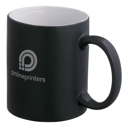 Svart keramisk mugg med handtag.