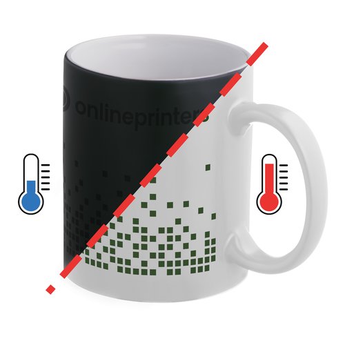 Frgskiftande keramikmugg med handtag.
