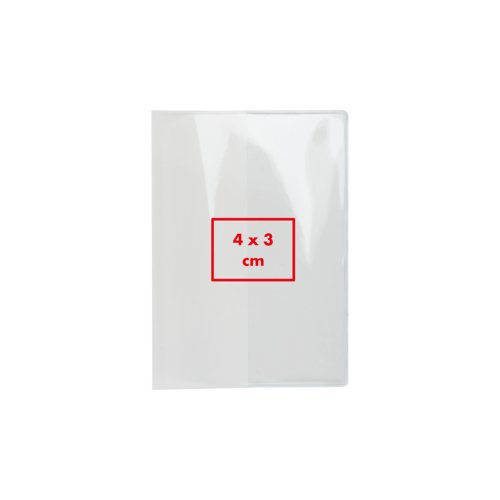 Transparent passfodral av plast.