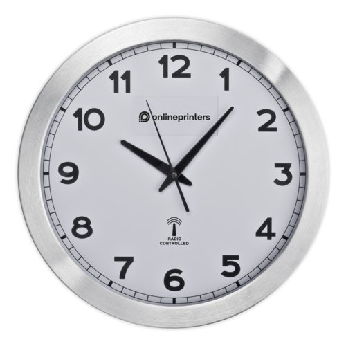 Vggklocka i metall med analog tidsvisning.