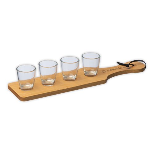 Ljust tr snapsglas set med trbricka och fyra glas.