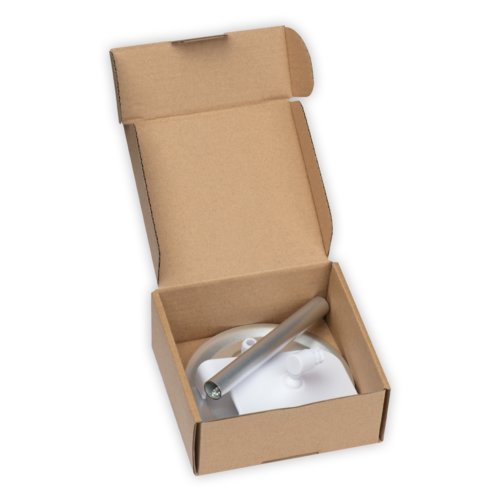 Gr mobilhllare av plast och metall med mnster.