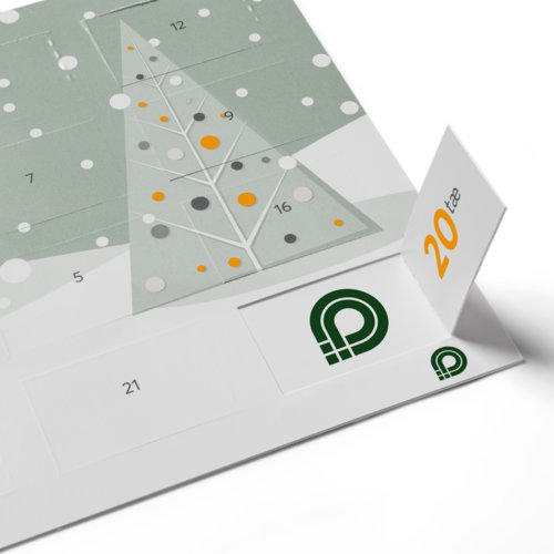 Adventskalender i papper med luckor att �ppna.