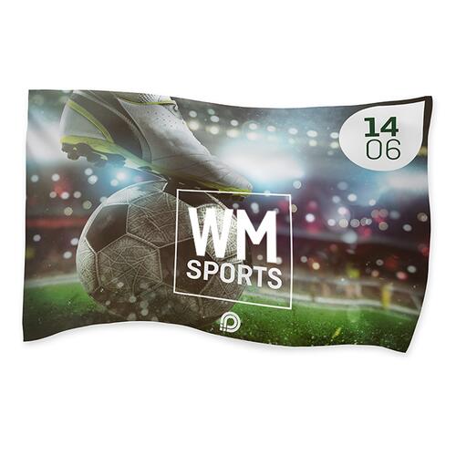 Polyesterflagga f�r utomhusbruk med f�rst�rkta kanter.