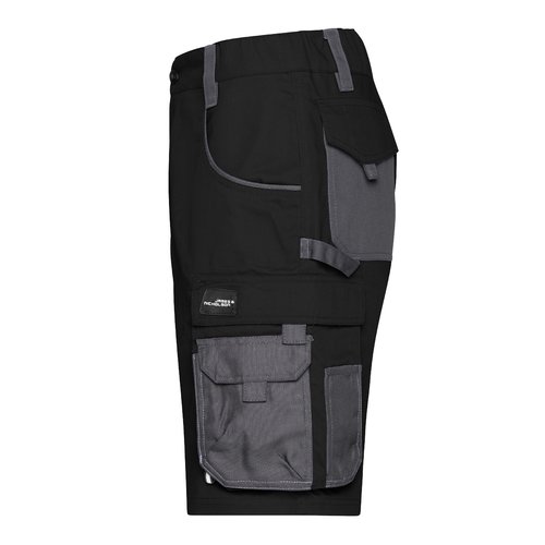 Svarta och gr arbetsshorts i polyester-bomullsblandning med flera fickor.