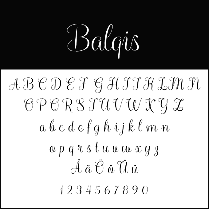 Exempel på Balqis-skrifttypsnittet som visar alfabetet med versaler, gemener, specialtecken med omljud och siffrorna 0–9 med eleganta, kursiva bokstäver.