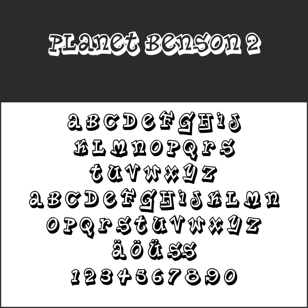 Ett lekfullt, djärvt teckensnitt i tecknad stil med namnet Planet Benson 2 visas. Perfekt för affischteckensnitt, den visar versaler A-Z, accenter bokstäverna Ä, Ö, Ü och siffrorna 0-9 i svart på en vit bakgrund.